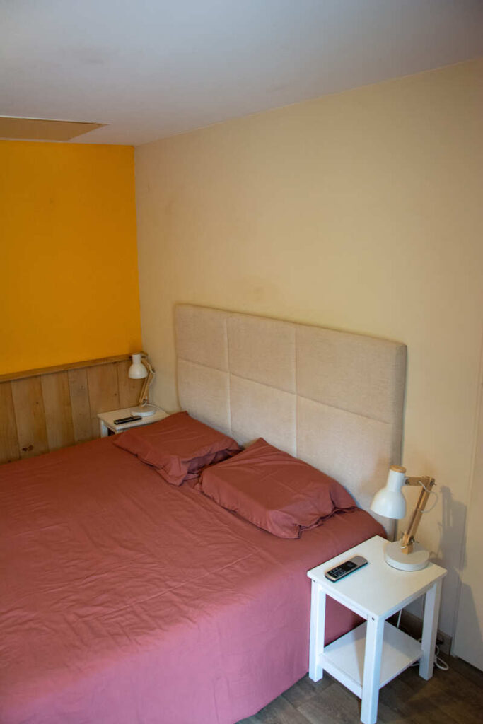 Le lit motorisé du gîte Le Spa du Moulin à Saint-Junien à 20 minutes de Limoges