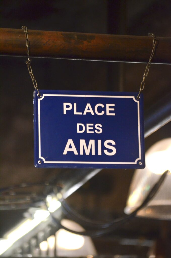 La décoration du bar du restaurant L'Offset à Avignon