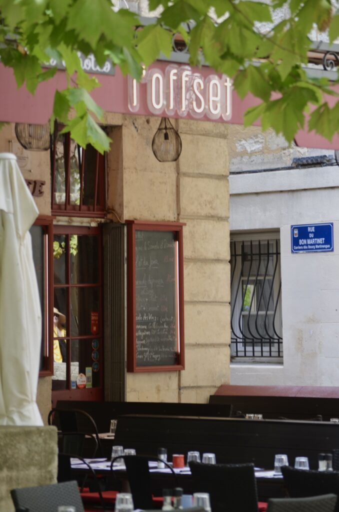 L'extérieur du restaurant L'Offset à Avignon