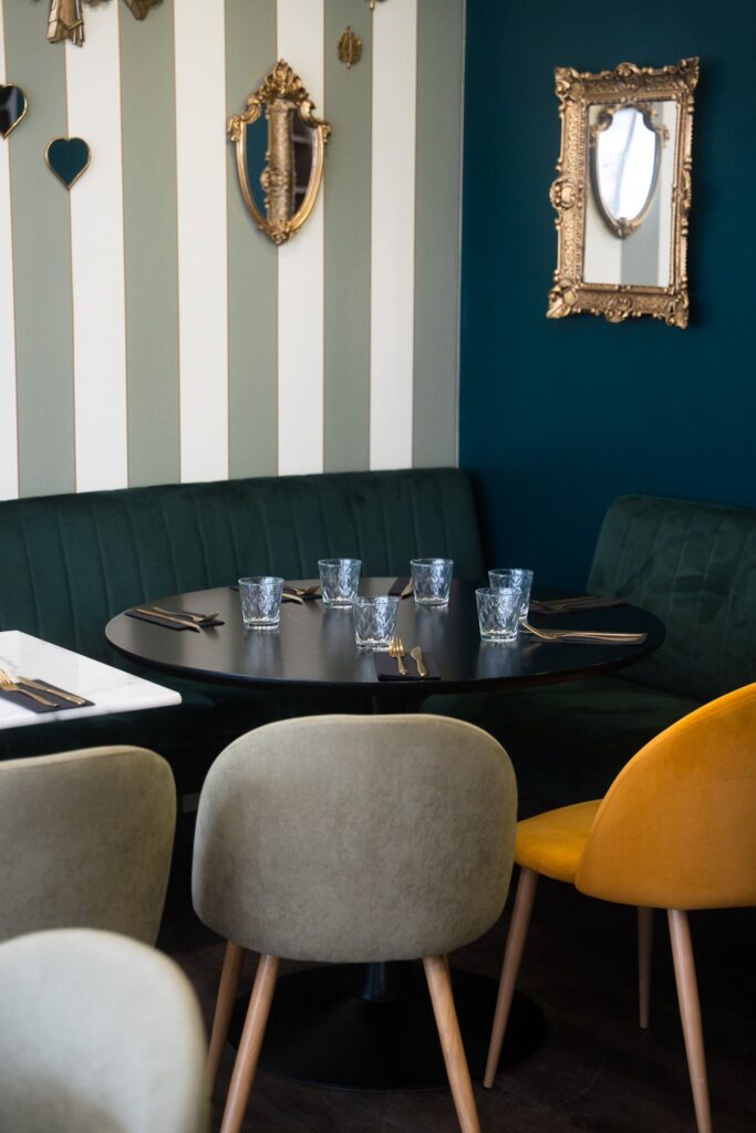 Table du salon de thé Madeleine, à La Baule