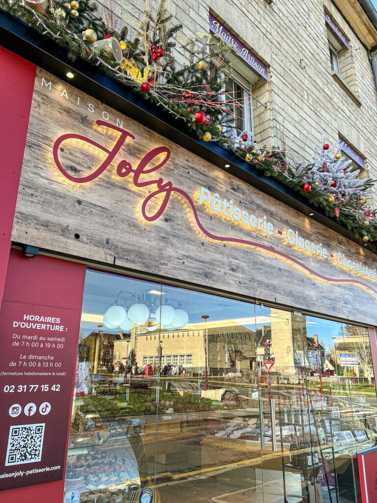 La devanture de Maison Joly à Villers-Bocage