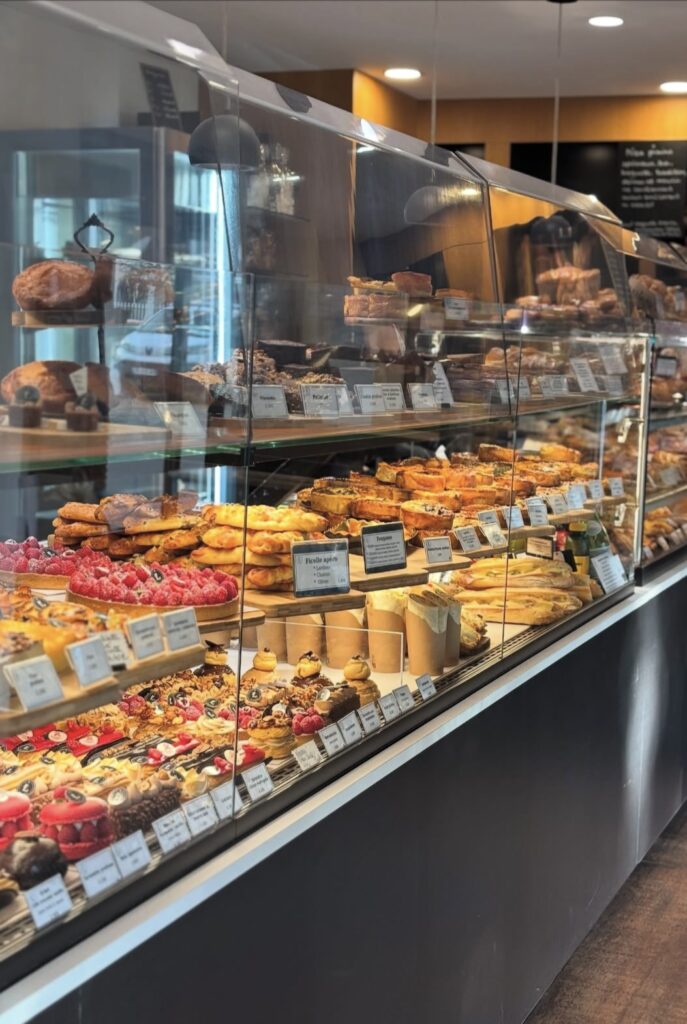 comptoir de la boulangerie maison lozac'h à fouesnant