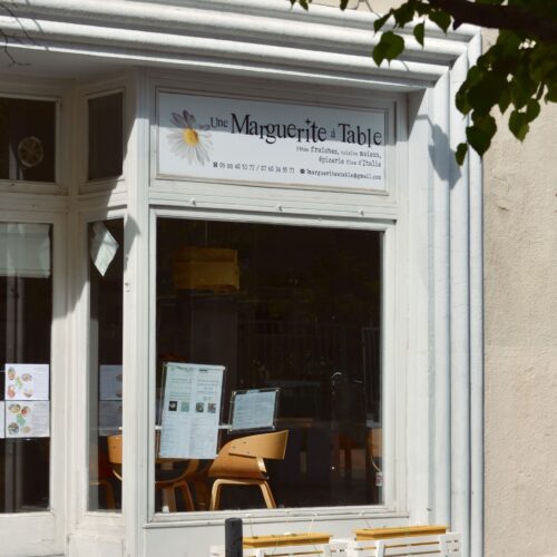 La devanture du restaurant Une Marguerite à Table