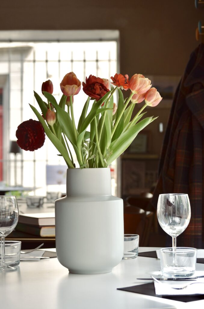 L'intérieur du restaurant Une Marguerite à Table
