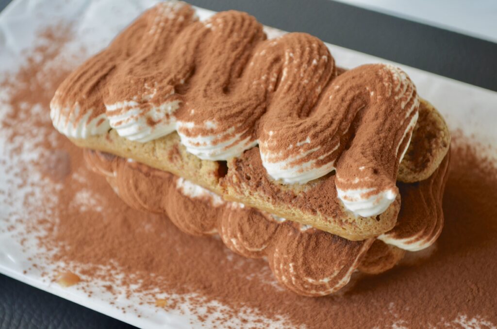 Le classique tiramisu fait directement dans l'assiette du restaurant Une Marguerite à Table