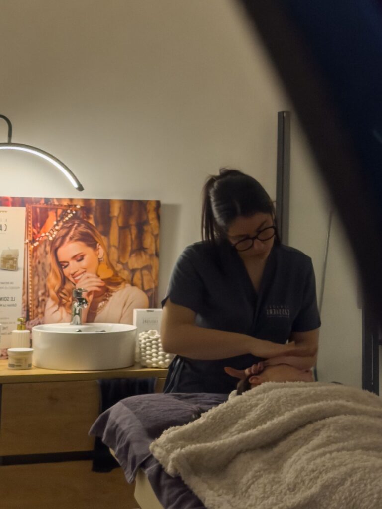 Chloé, fondatrice de Chlo&stétique à Landouge