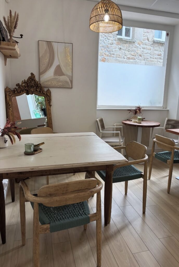 intérieur u coffee shop mocha blanc à pont l'abbé