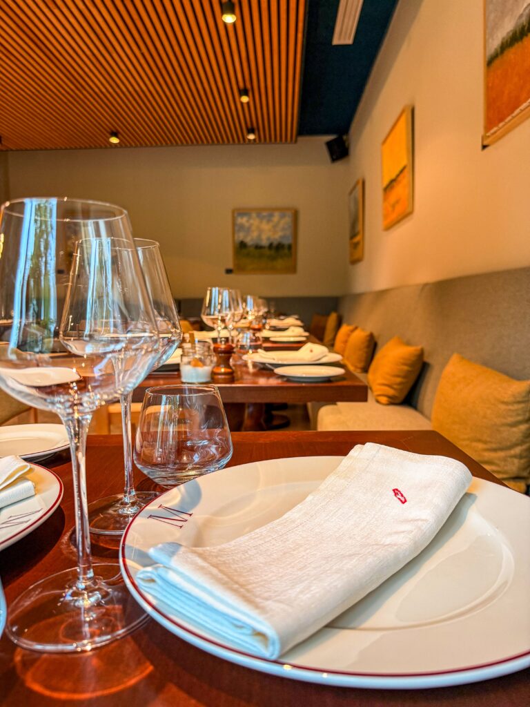 Tables du Monaka à Beaune