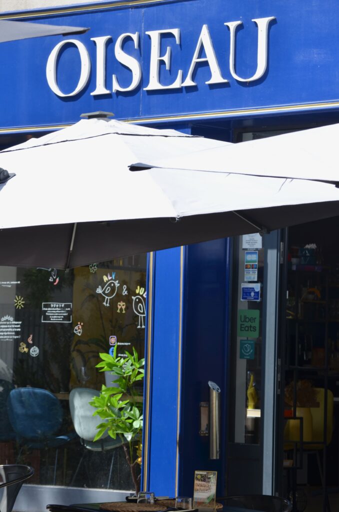 La devanture du restaurant Oiseau à Avignon