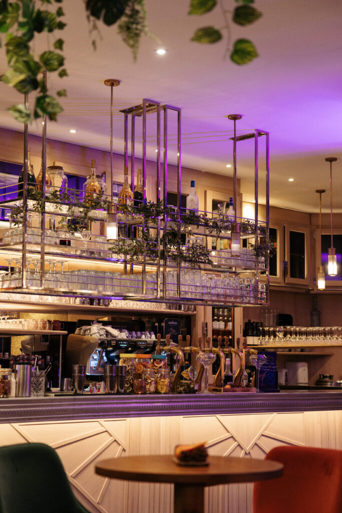 Le bar du restaurant Opéra Café à Avignon