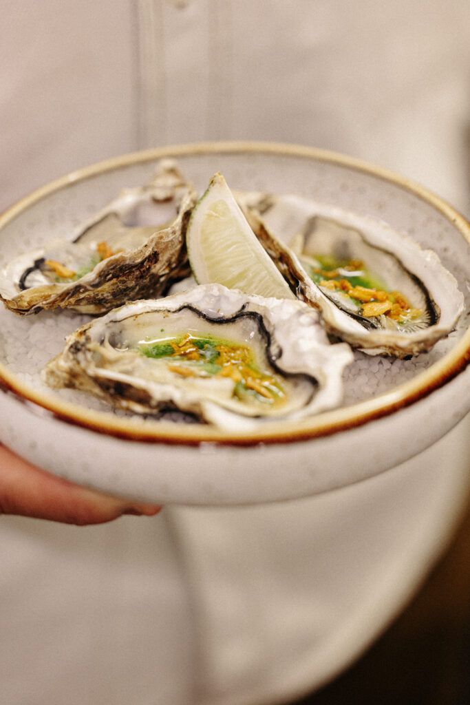 Assiette d'huitres du restaurant Opéra Café à Avignon