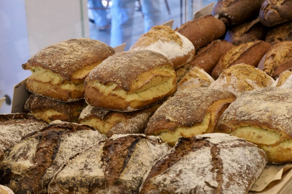 Pains de la boulangerie de l'Aiguillon à Arcachon.