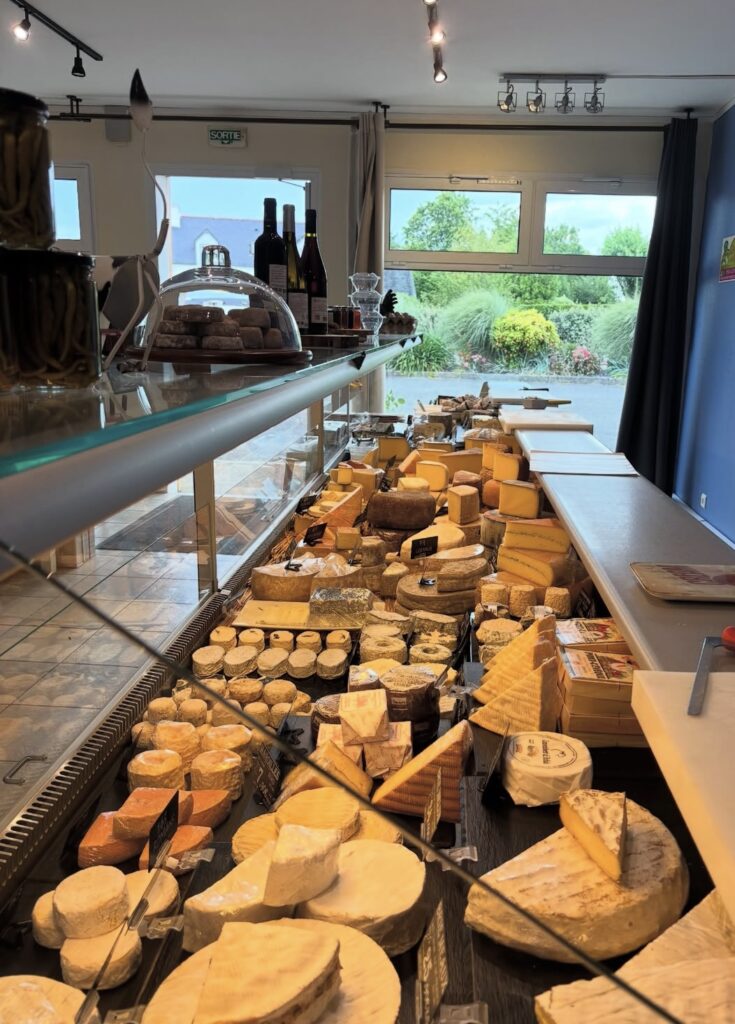 comptoir de la fromagerie le palais du fromage à pleuven