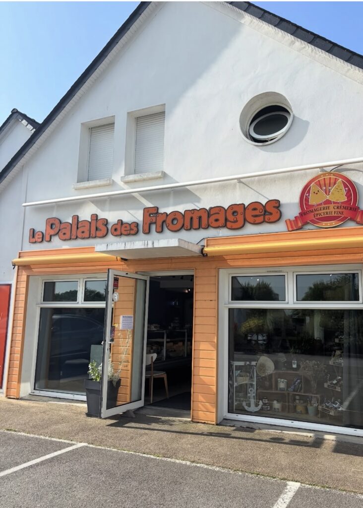 devanture de la fromagerie le palais du fromage à pleuven