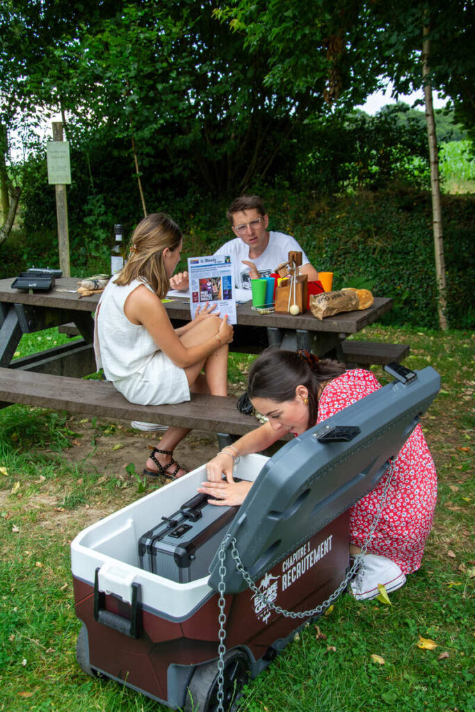 Les joueurs pendant une partie du jeu Escape Games L'Apéro Limoges
