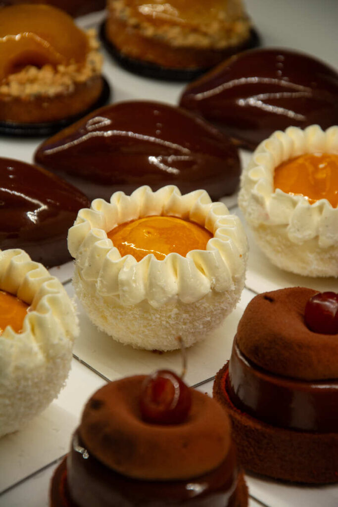 Les pâtisseries et trompes l'oeil de la pâtisserie Faure à Saint-Junien à 20 minutes de Limoges
