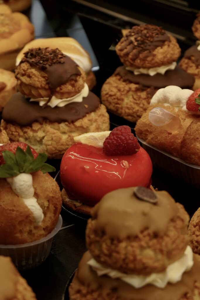 Pâtisseries individuelles de la boulangerie-pâtisserie artisanale Le Sentier de la Mie, au Teich.