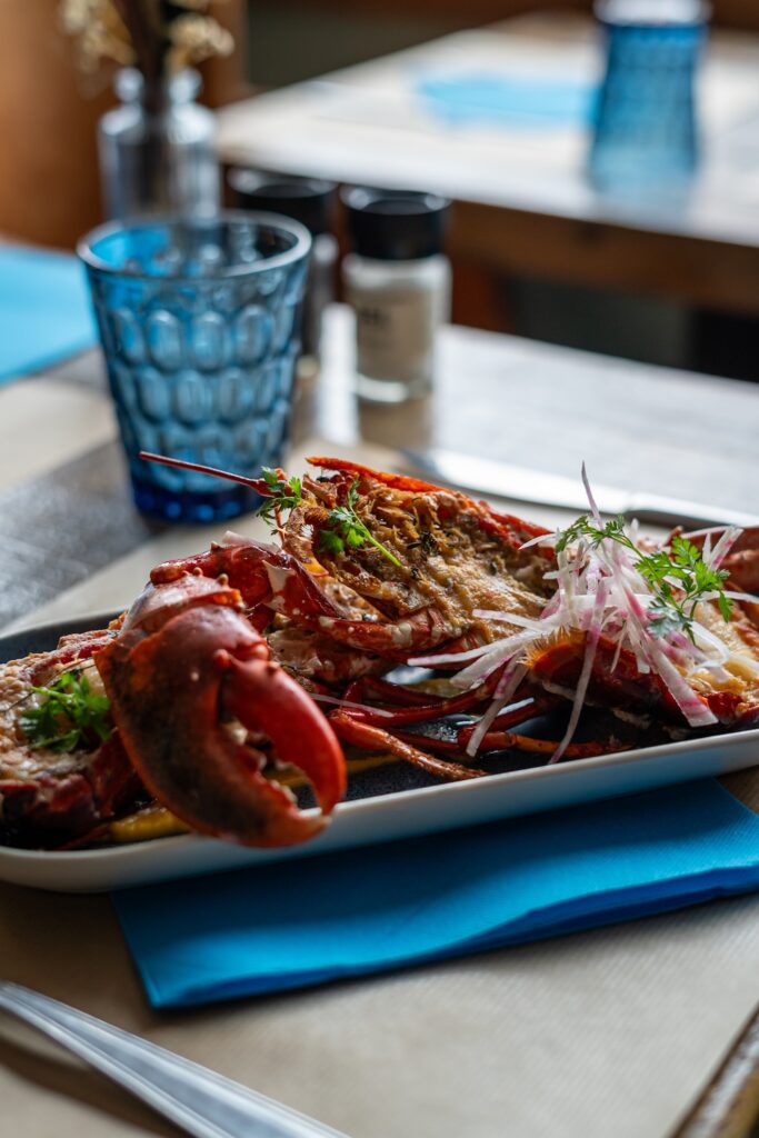 Un homard cuisiné acheté à La Pêche Dinardaise, à Dinard