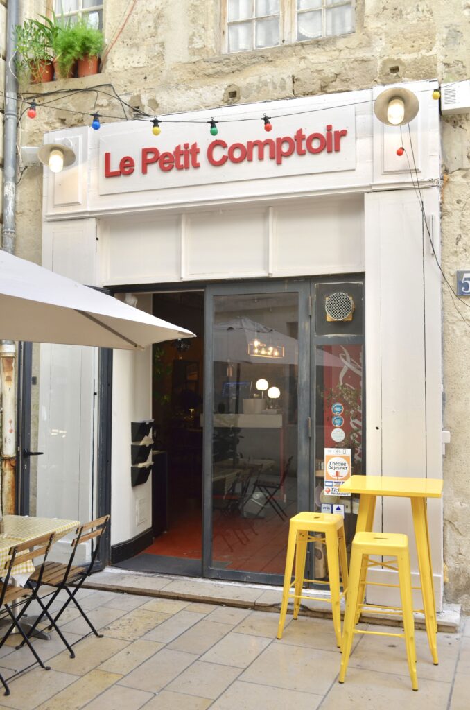 La devanture du restaurant Le Petit Comptoir à Avignon
