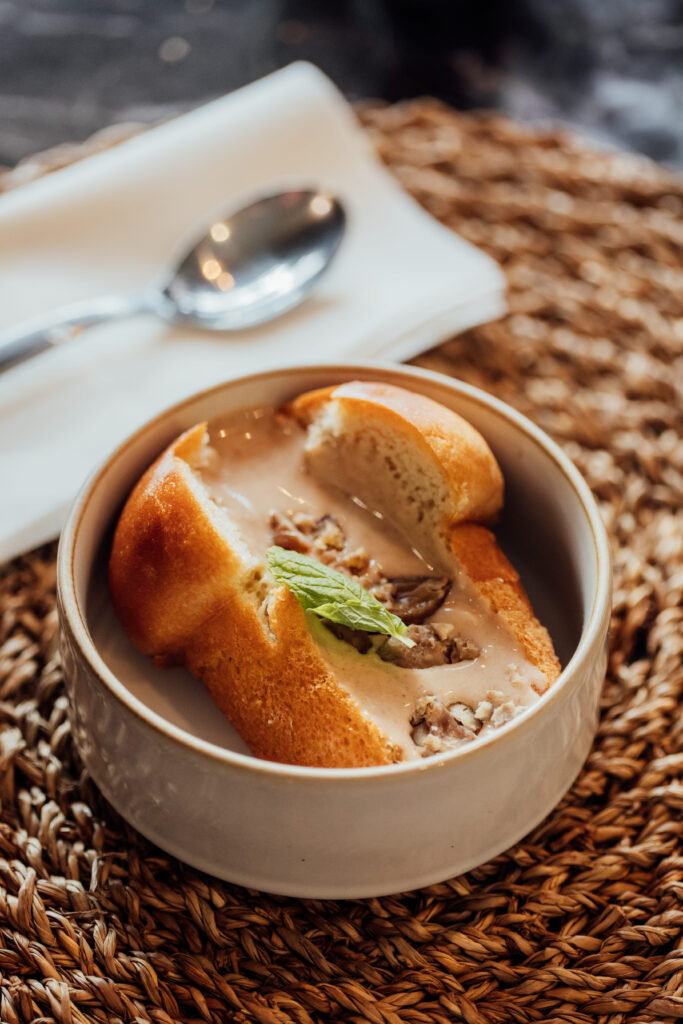 Le baba au rhum du restaurant Le Petit Pois à Bollène