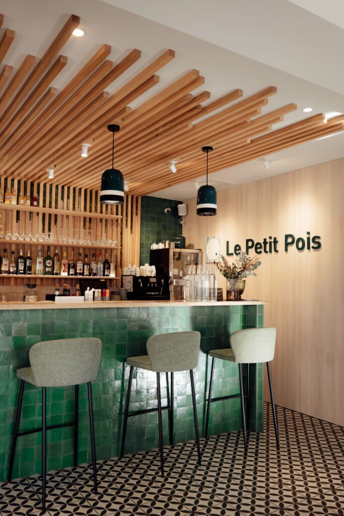 Le bar du restaurant Le Petit Pois à Bollène