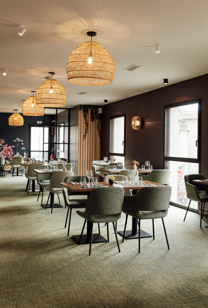 L'intérieur du restaurant Le Petit Pois à Bollène