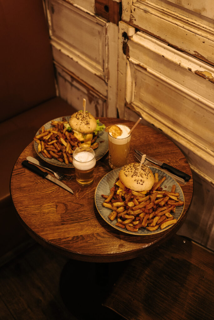 De belles assiettes généreuses de The Pipeline à Avignon