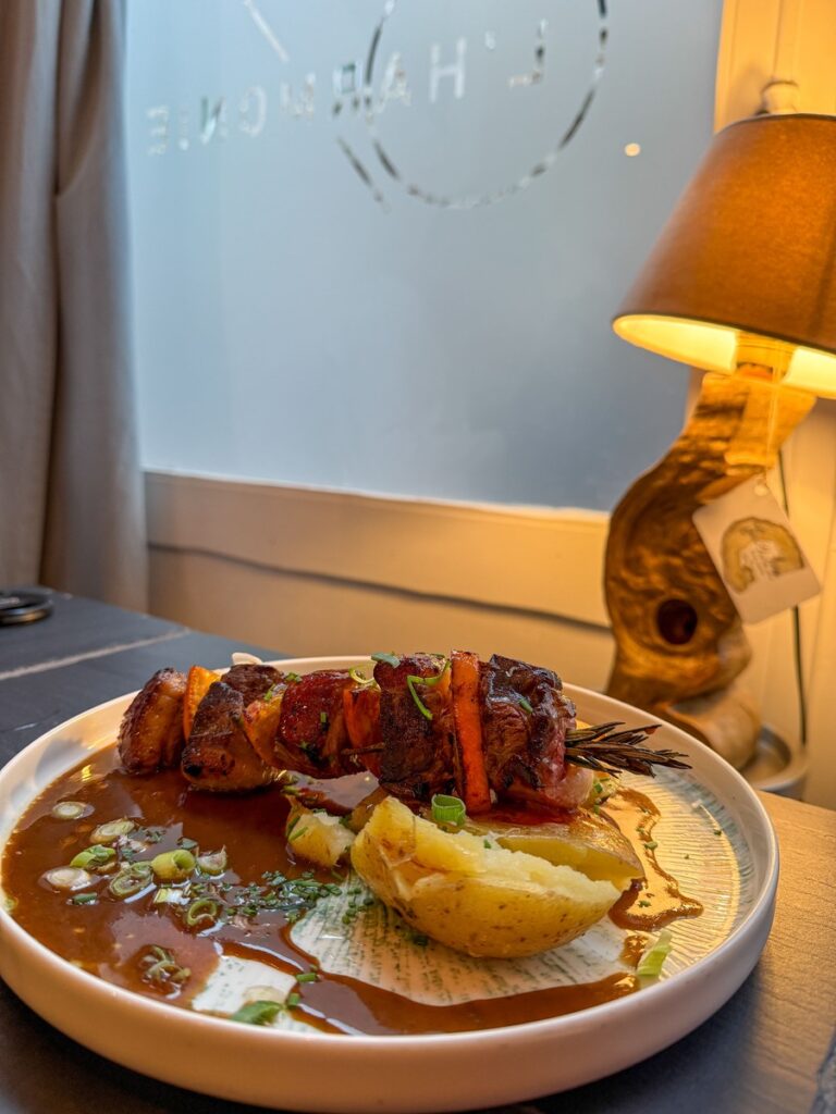 Un plat à base de canard local au restaurant L'Harmonie à Limoges