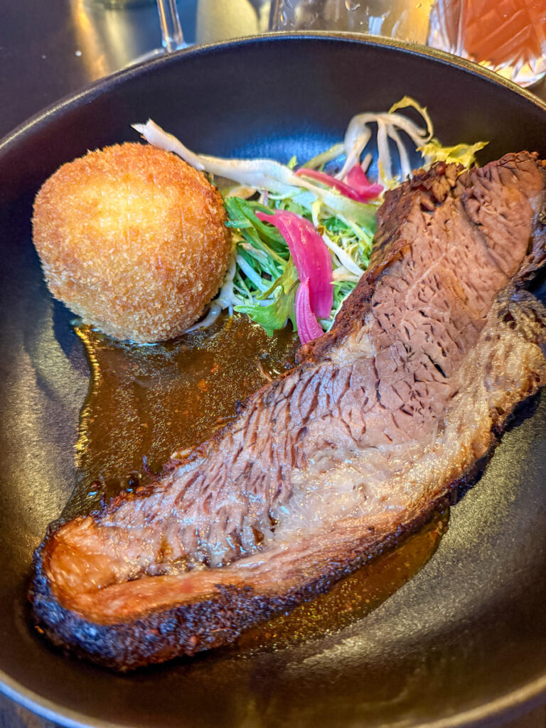 Un plat à base de viande au restaurant Le Comptoir Pailloux à Limoges