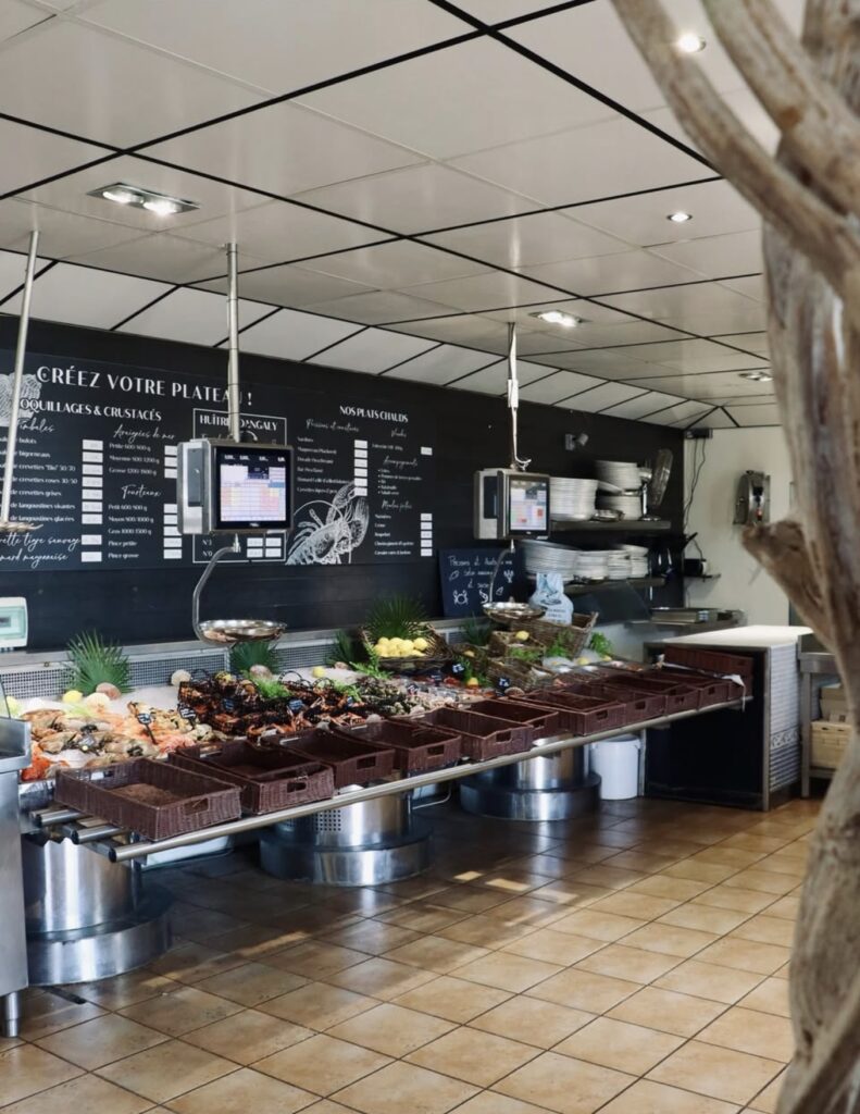 Composez votre plateau de fruits de mer frais à l’étal de La Ferme des Nielles à Saint-Méloir-des-Ondes.