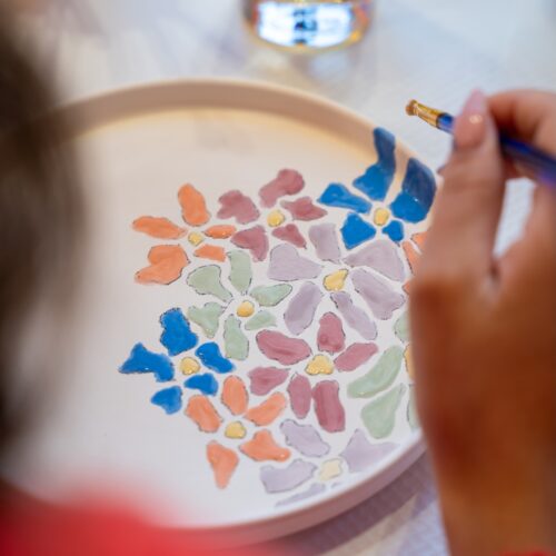 Une assiette peinte à La Potinerie, à Saint-Malo