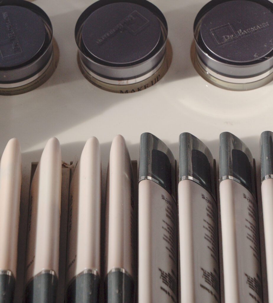 Produits en vente dans l'institut de beauté Skinstitut, à La Teste-de-Buch.