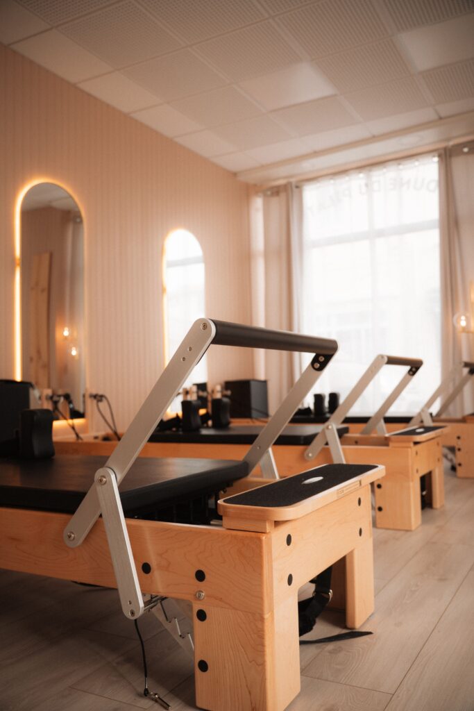 Intérieur du studio de pilates La Dune du Pilates, à La Teste-de-Buch.