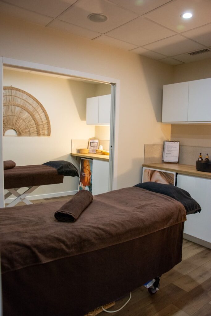 La salle de soin en duo de l'institut Doux Sens du Roussillon à Limoges