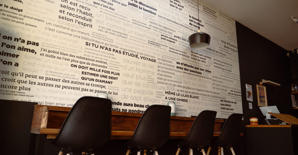 Salle intérieure du restaurant de street food Le Gabz à La Teste-de-Buch.