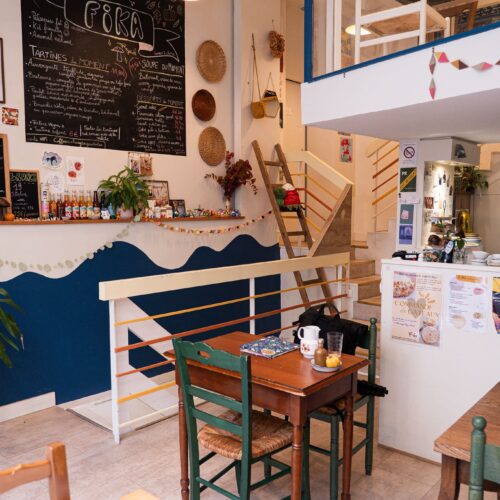 L'intérieur du salon de thé Fika à Angers