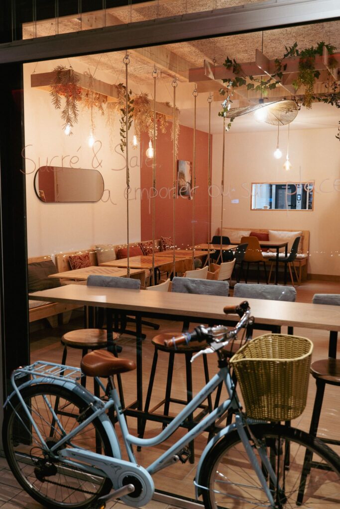 L'intérieur de La Cabane des Gourmand.e.s à Angers