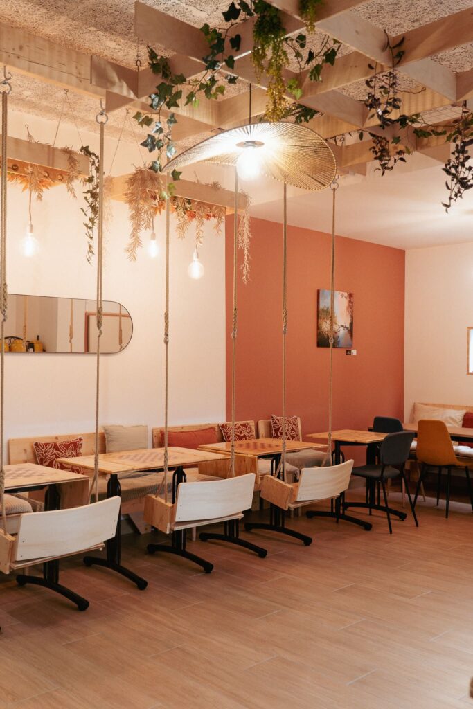 L'intérieur de La Cabane des Gourmand.e.s à Angers