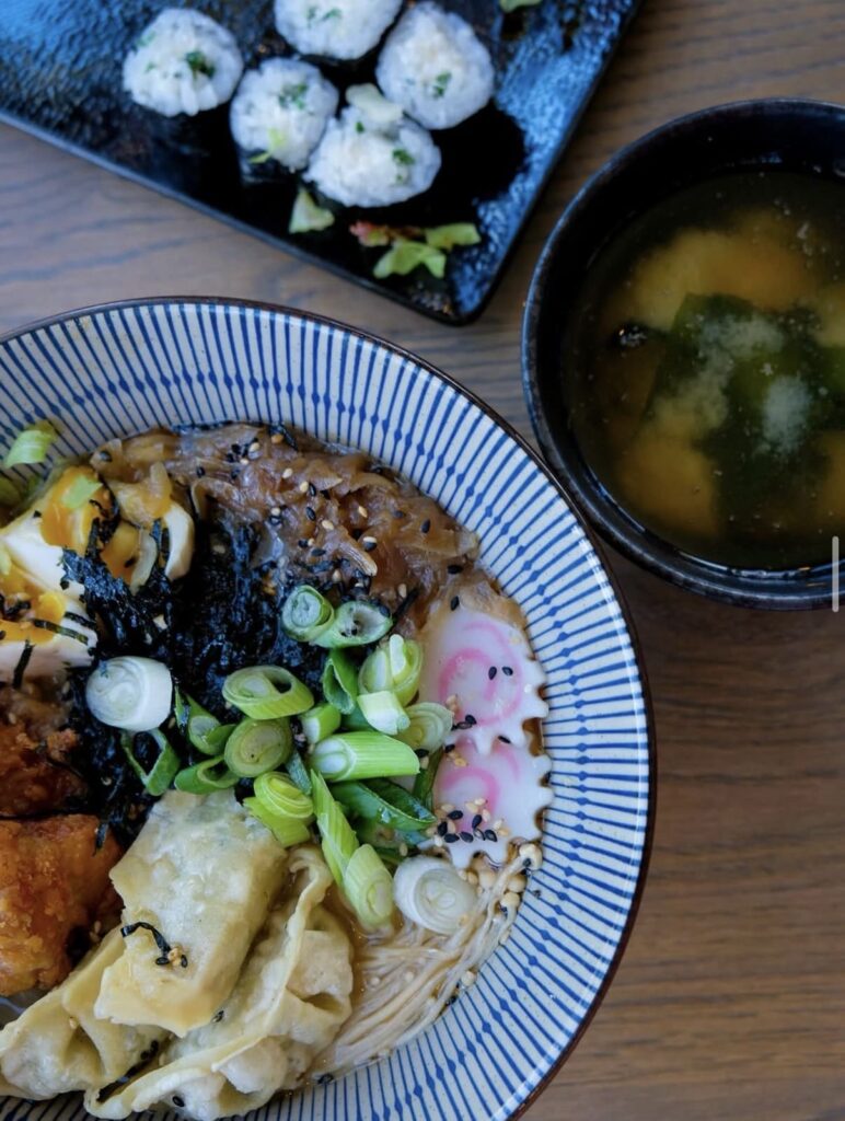 Plats ramen et sushis de chez Samouraï Sushis à Besançon