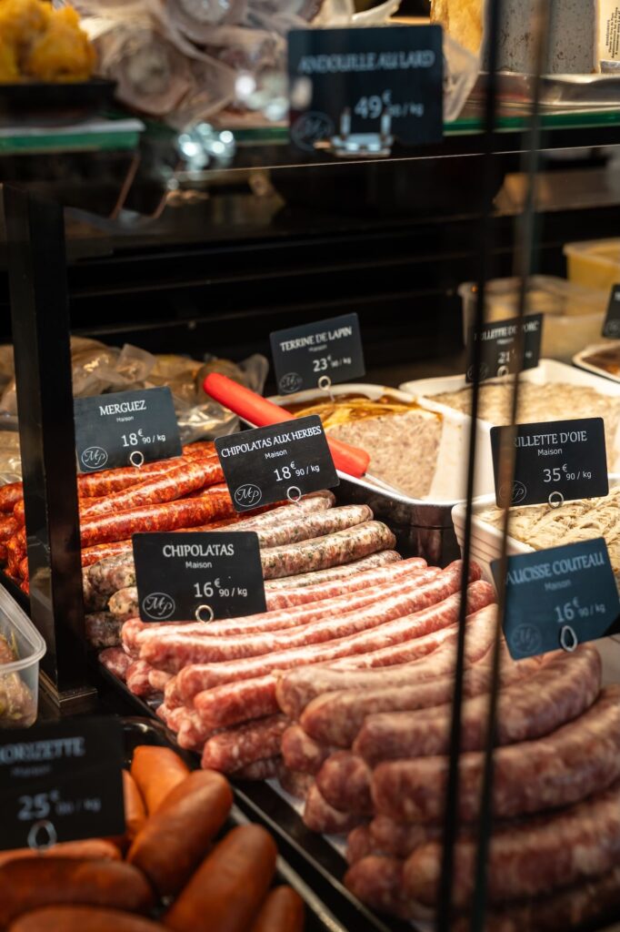 Large choix de charcuterie artisanale Maison Painchaud aux halles de Dinard.