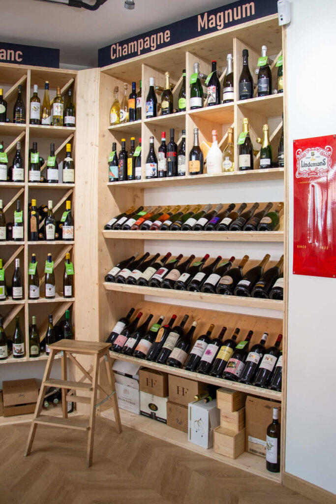 Une partie la cave à vin Chai Banban en face des halles centralles de Limoges
