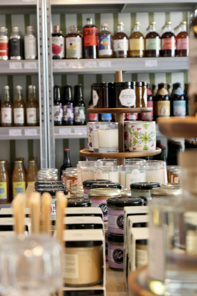 Sélection de produits de l'épicerie, salon de thé et coffee shop Classico à Arcachon.
