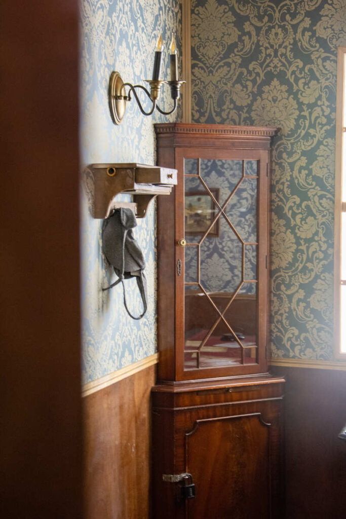 L'entrée de l'escape game sur le thème de Sherlock Holmes de Steam Escape, escape games de Limoges