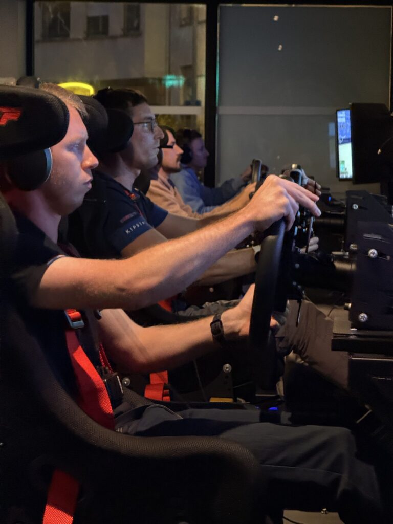 Pilotes au Simuracing Area à Dijon