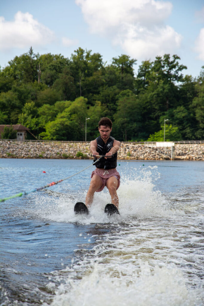 L'activité initiation au ski nautique à The Beach Ski Academy à Meuzac à 30 minutes de Limoges