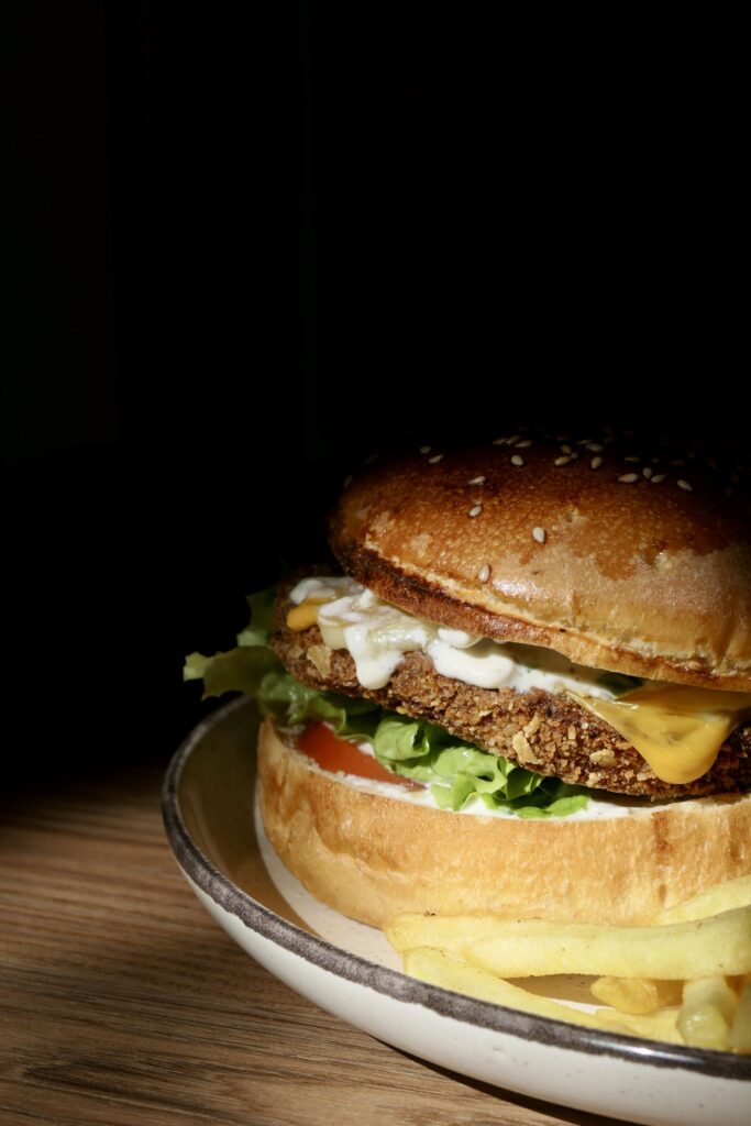 Burger de la carte snackng de la boulangerie de l'Aiguillon à Arcachon.