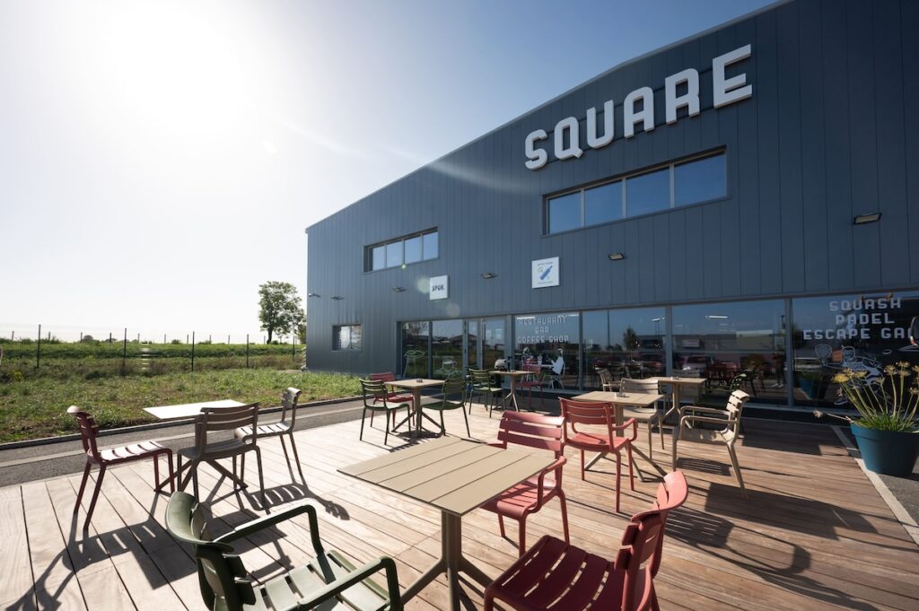 Square vu de l'exterieur avec la terrasse