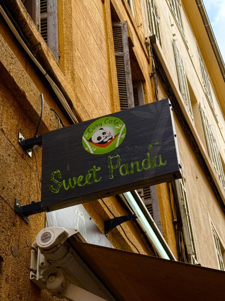 Enseigne extérieur de chez Sweet Panda