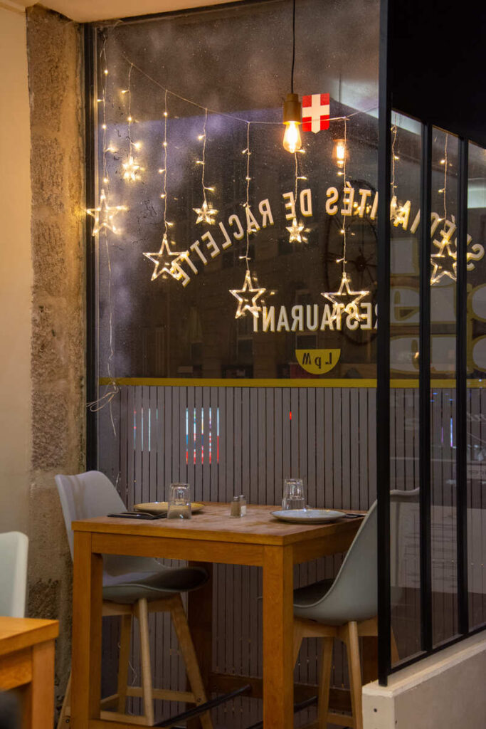 La décoration chalet du restaurant La Petite Meule à Limoges