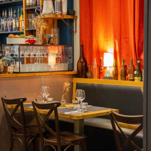 L'intérieur chaleureux du restaurant La Place à Limoges